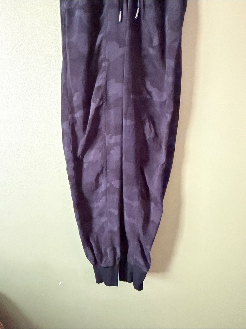 Lululemon Dance Studio Mid Rise Jogger Camo Black Pants Sz 2 - Picture 4 of 8
